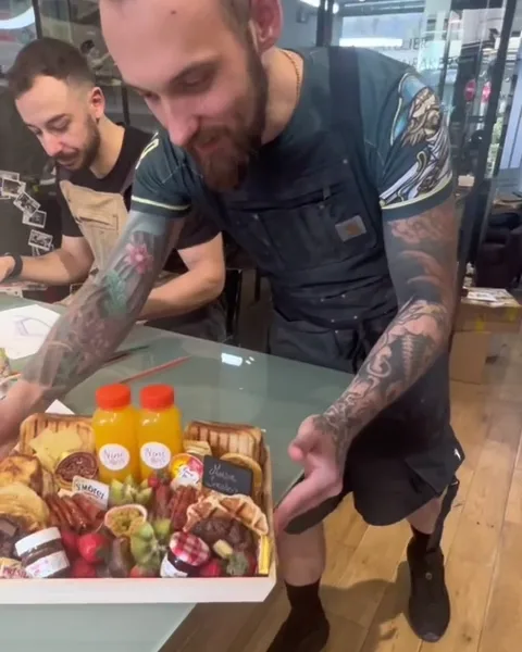 Le plateau du brunch servi pendant l'atelier custom Maison Sneakers