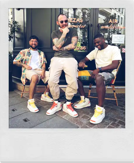 L'équipe Maison Sneakers devant la boutique de Levallois-Perret