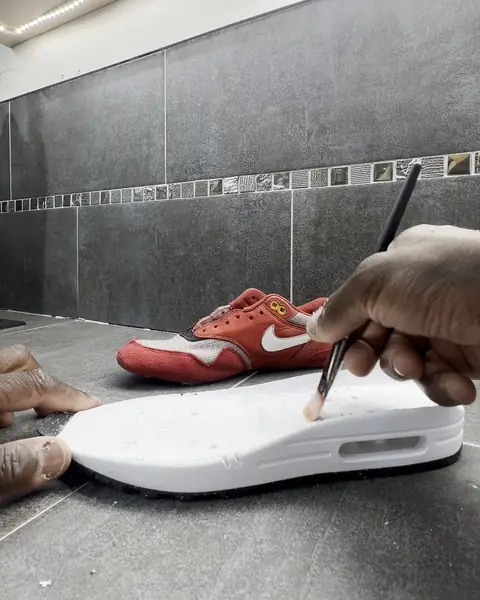 Rénovation Air Max 1, étape 4 : collage