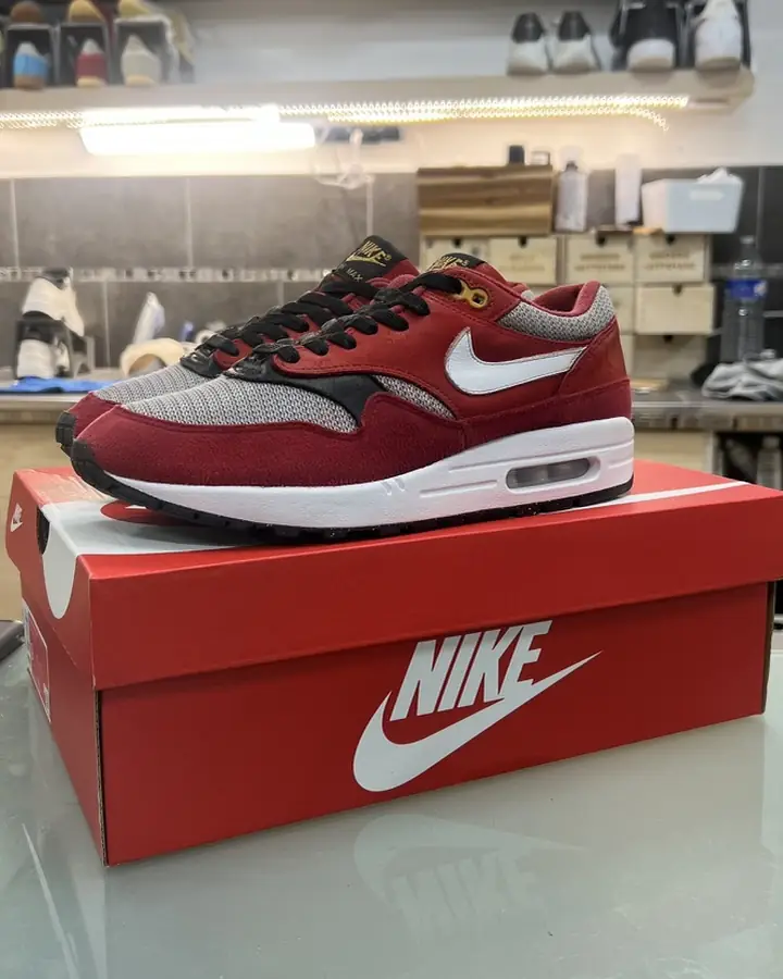 Nike Air Max 1 rouge après rénovation complète